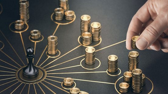 Já na ponta negativa, os fundos de ações lideraram as retiradas no mês, com saída líquida de R$ 5 bilhões, o maior volume entre todas as categorias - Envato