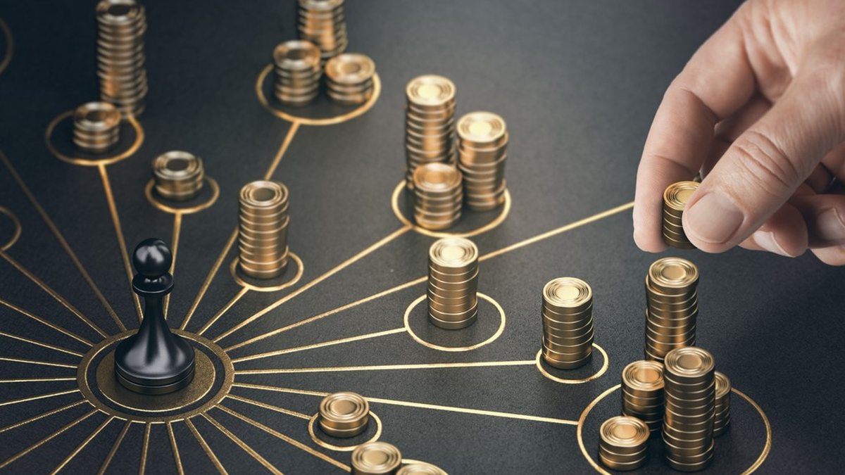 Já na ponta negativa, os fundos de ações lideraram as retiradas no mês, com saída líquida de R$ 5 bilhões, o maior volume entre todas as categorias - Envato
