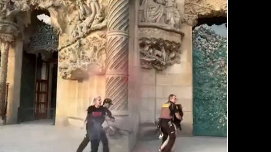 Momento em que as ativistas são presas; a igreja Sagrada Família, em Barcelona, foi projetada pelo arquiteto Antoni Gaudí, - Reprodução /instagram.com/futurovegetal/