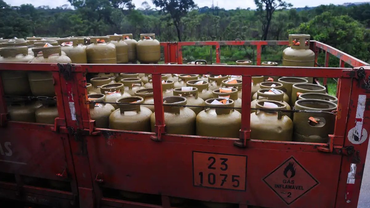 Os beneficiários, que precisam estar cadastrados no CadÚnico, terão um crédito para comprar o gás de cozinha - Marcello Casal jr/Agência Brasil