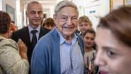 O filho de George Soros (foto), Alex, reside o Conselho de Administração da Open Society Foundations, que diz ser contra violência - Reprodução / Open Society Foundations