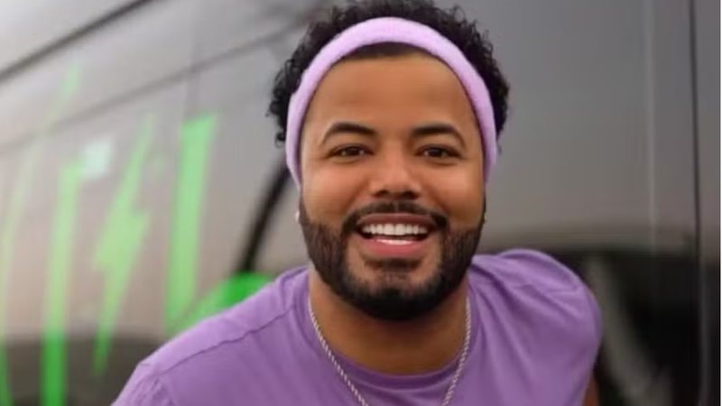 Hytalo Santos é conhecido por mostrar nas redes sociais sua rotina de ostentação ao lado de jovens que chama de “filhos” - Reprodução / Redes Sociais