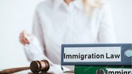 A maioria dos imigrantes ilegais vive em estados inclinados a votar nos democratas, segundo o Pew Research Center - Envato