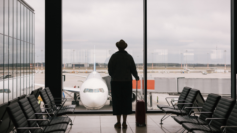 Cada vez mais pessoas acima de 50 anos buscam estudar no exterior e viver experiências transformadoras. Veja os melhores destinos - Foto: Envato Elements