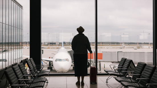 Cada vez mais pessoas acima de 50 anos buscam estudar no exterior e viver experiências transformadoras. Veja os melhores destinos - Foto: Envato Elements