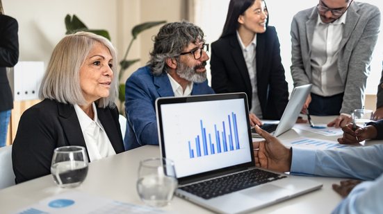 Cenário sugere que o mercado já tem promovido movimentações para se adaptar ao envelhecimento da população, diz o Goldman - Envato