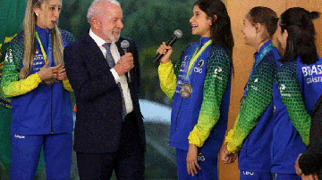 Lula teve encontro com as atletas que foram medalhistas de prata no Mundial de Ginástica Rítmica - Valter Campanato/Agência Brasil