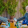 Lula e Bola Tinubu, presidente da Nigéria, durante encontro dos Brics; nesta segunda-feira, eles se encontraram no Palácio do Planalto - Agência Gov via Itamaraty