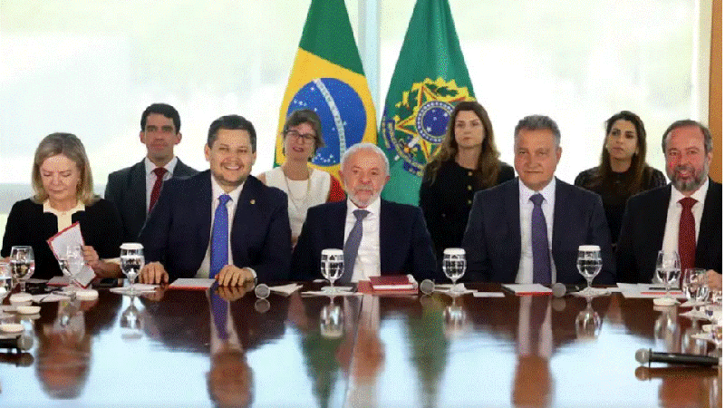 Lula participou da cerimônia de posse de diretores de agências reguladoras no Palácio do Planalto - Valter Campanato/Agência Brasil