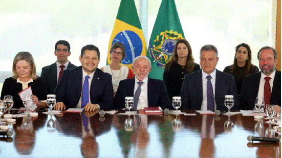 Lula participou da cerimônia de posse de diretores de agências reguladoras no Palácio do Planalto - Valter Campanato/Agência Brasil