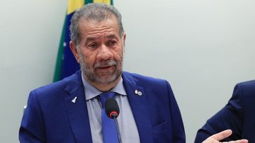Carlos Lupi, ex-ministro da Previdência deve ter pedido de convocação votado nesta terça-feira pela CPMI do INSS - Lula Marques/Agência Brasil