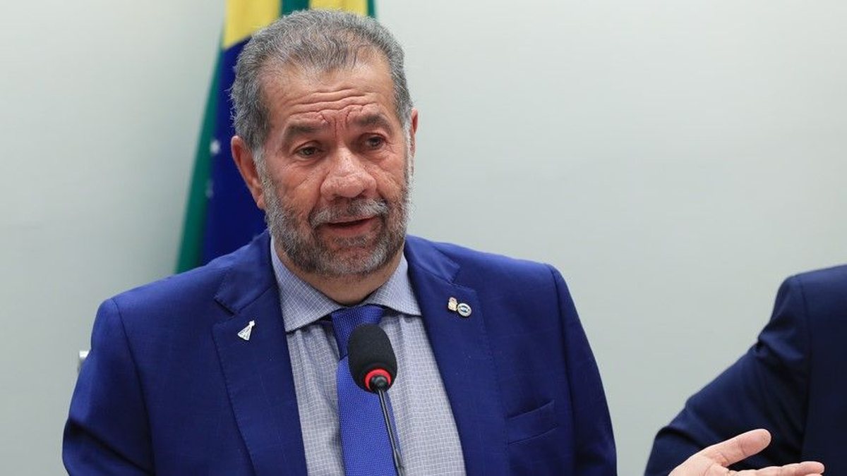 Carlos Lupi, ex-ministro da Previdência deve ter pedido de convocação votado nesta terça-feira pela CPMI do INSS - Lula Marques/Agência Brasil