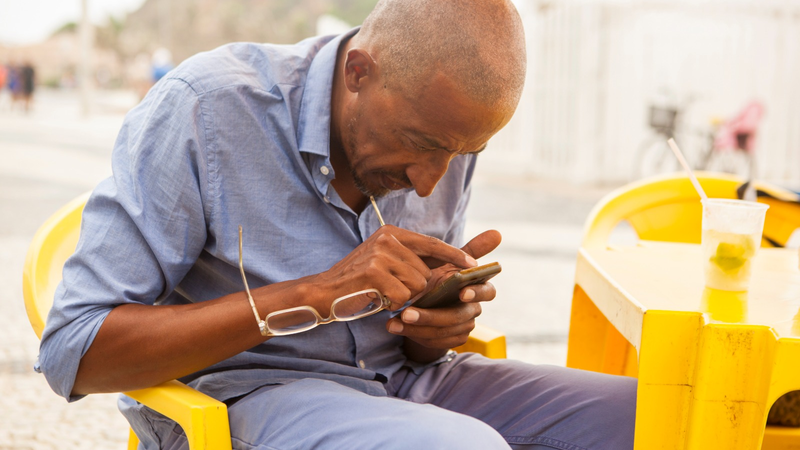 Estudo da 3mais aponta dificuldades na inclusão digital, em razão de sistemas serem desenvolvidos sem pensarem nos 60+ - Envato