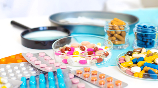 o prazo de validade é determinado após estudos de estabilidade feitos pelas indústrias farmacêuticas - Foto: Envato Elements