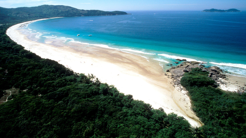 Escolher apenas algumas entre tantas praias deslumbrantes espalhadas pelo país não é tarefa fácil - Foto: reprodução Secretaria de Turismo de Angra