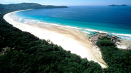 Escolher apenas algumas entre tantas praias deslumbrantes espalhadas pelo país não é tarefa fácil - Foto: reprodução Secretaria de Turismo de Angra