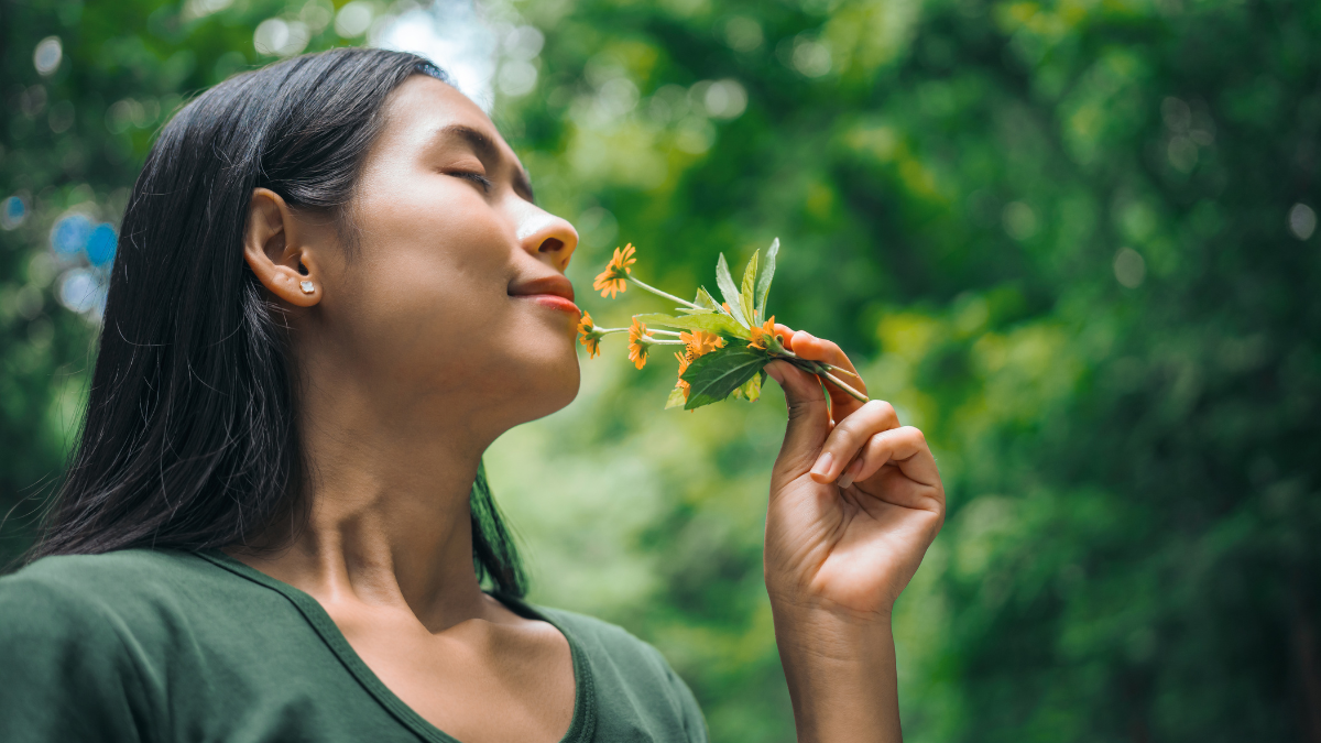 A pesquisa mostrou que cheiros despertam memórias mais vívidas, emocionais e detalhadas, enquanto pistas verbais tendem a levar a lembranças mais genéricas - Foto: Envato Elements