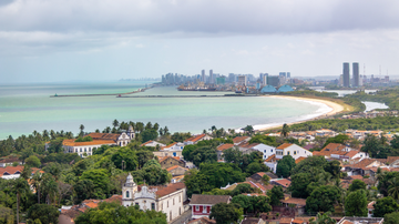 Olinda, em Pernambuco, reúne praia e folclore - Foto: Envato Elements