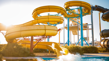 Parques aquáticos e redes de resorts iniciaram uma série de campanhas simultâneas na Black Friday - Envato