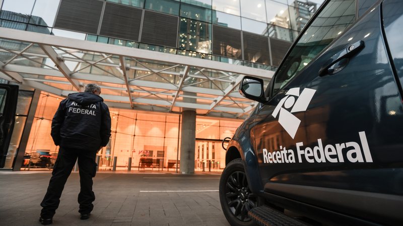 A Polí­cia Federal realizou a Operação Carbono Oculto na Av. Faria Lima, nesta manhã de quinta-feira - Werther Santana/Estadão Conteúdo