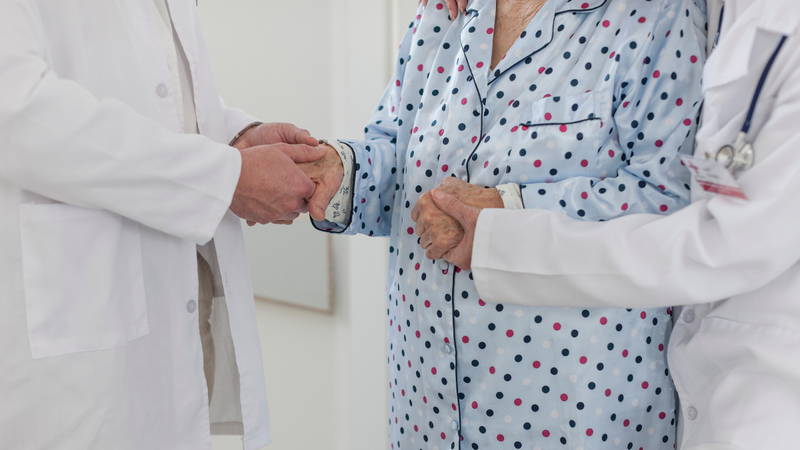 Entenda a necessidade de uma atenção médica mais específica e cuidadosa - Foto: Envato Elements