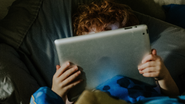 Crianças e adolescentes precisam ser protegidas no ambiente digital - Envato