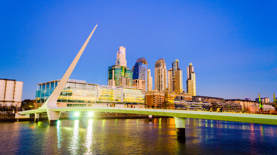 No exterior, Buenos Aires é um destino estratégico para brasileiros - Envato