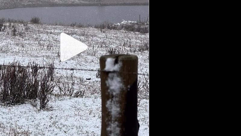 Em São José dos Ausentes, os termômetros marcaram 0,4º C e a cidade gaúcha registrou queda de neve - Reprodução Instagram /