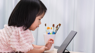 O tempo médio de contato é maior do que o recomendado pela Sociedade Brasileira de Pediatria - Envato