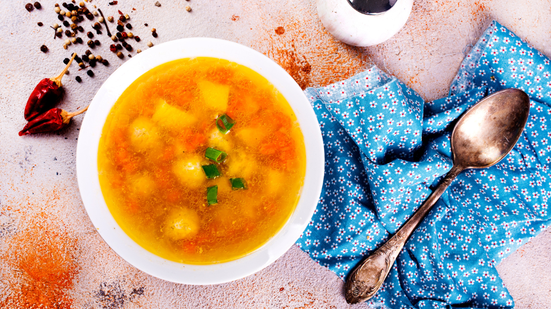 Aplicando esses princípios às sopas, é possível transformar esse prato em uma refeição rica em nutrientes - Foto: Envato Elements