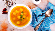 Aplicando esses princípios às sopas, é possível transformar esse prato em uma refeição rica em nutrientes - Foto: Envato Elements