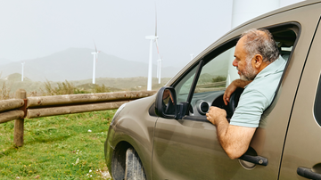O período de cobrança se aproxima e cresce também a procura por informações sobre possíveis isenções - Foto: Envato Elements