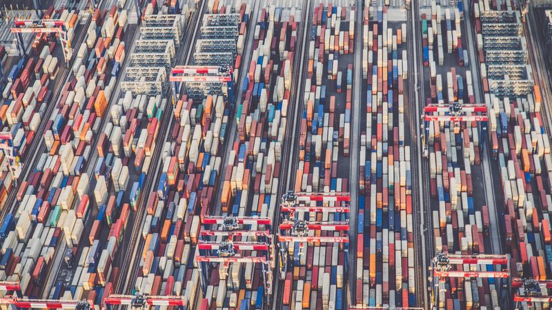 Tarifaço deve afetar 55% das exportações do Brasil e podem comprometer mais de 147 mil empregos - Envato