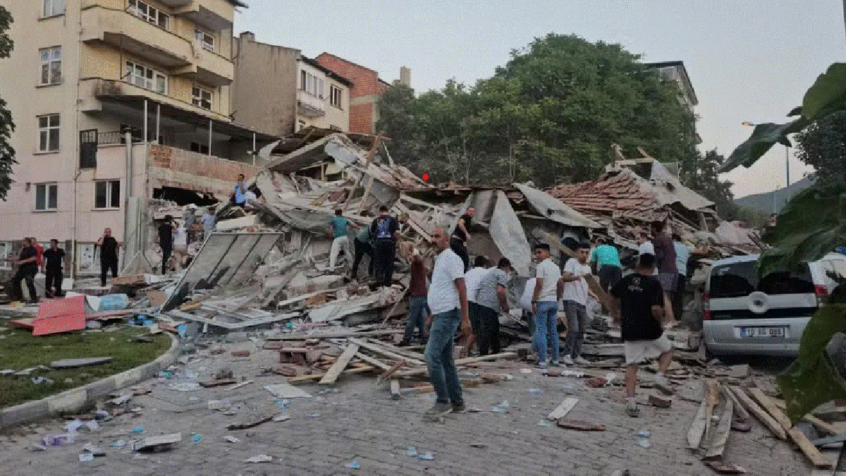 O presidente turco, Recep Tayyip Erdogan, afirmou na rede social X que, desde o primeiro momento, todas as instituições foram acionadas e estão tomando as medidas necessárias - Foto: Reprodução/Türkiye Gazetesi