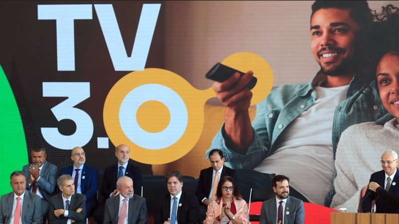 A assinatura do decreto que regulamenta a TV 3.0, a 'TV do futuro', foi realizada no Palácio do Planalto com a presença de Lula - Lula Marques / Agência Brasil