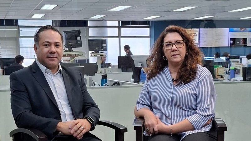Alex Agostini, da Austin Rating, tira as dúvidas de leitores do Viva em entrevista para a repórter Alessandra Taraborelli - Manuela França