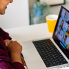 É possível marcar conversas com apenas uma pessoa ou com todo um grupo - Foto: Envato Elements