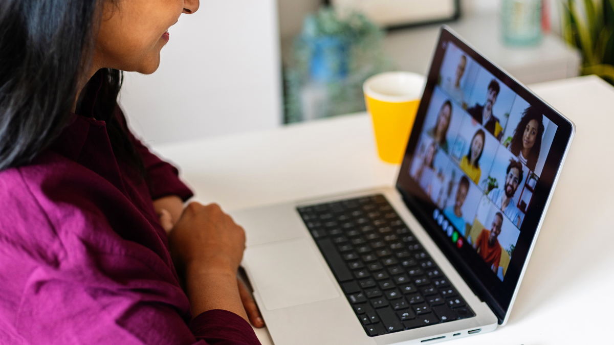 É possível marcar conversas com apenas uma pessoa ou com todo um grupo - Foto: Envato Elements