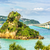 Ponte Kouri em Okinawa, no Japão, cidade que está entre as "zonas azuis" do mundo - Foto: Envato Elements