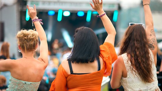 A maior parte dos consumidores gasta até R$ 300 por ingresso, segundo pesquisa da Opinion Box - Foto: Envato Elements