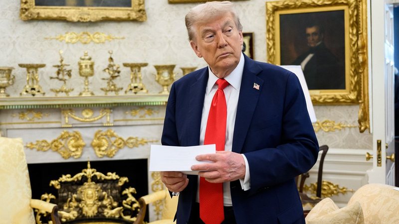 Trump disse para que não tomem o medicamento, "a não ser que você tenha uma febre insuportável e tome apenas um" - Fotos Públicas