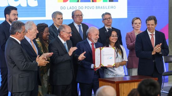 Lula sancionou a lei da adultização, ou do ECA Digital, que estabelece regras para as plataformas protegerem crianças e adolescentes nas redes sociais - Valter Campanato/Agência Brasil