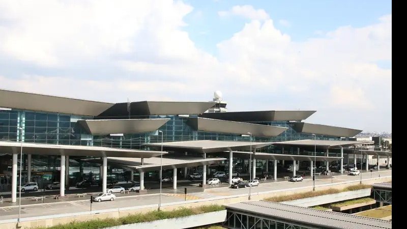 Fachada do Aeroporto Internacional de São Paulo, maior aeroporto do Brasil - Rovena Rosa/Agência Brasil