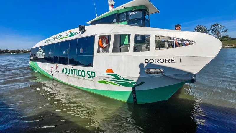 A frota do Aquático-SP é composta por 5 embarcações, todas com lugares exclusivamente sentados - Divulgação/Prefeitura SP