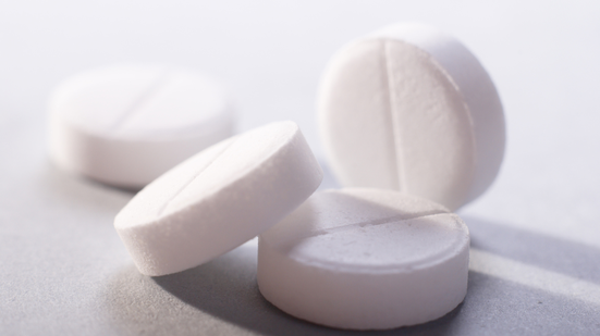 A aspirina continua sendo uma aliada essencial no tratamento de pacientes após infarto - Foto: Envato Elements