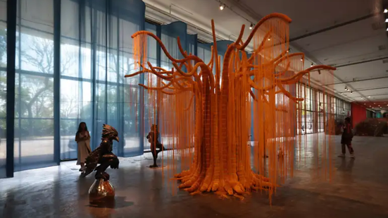 Este ano, a curadoria é do camaronês Bonaventure Soh Bejeng Ndikung - Foto: Paulo Pinto/Agência Brasil