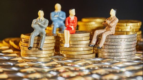 O levantamento também identificou um aumento na busca por rentabilidade (45%), diversificação da carteira (42%) e interesse por educação financeira (42%) - Envato