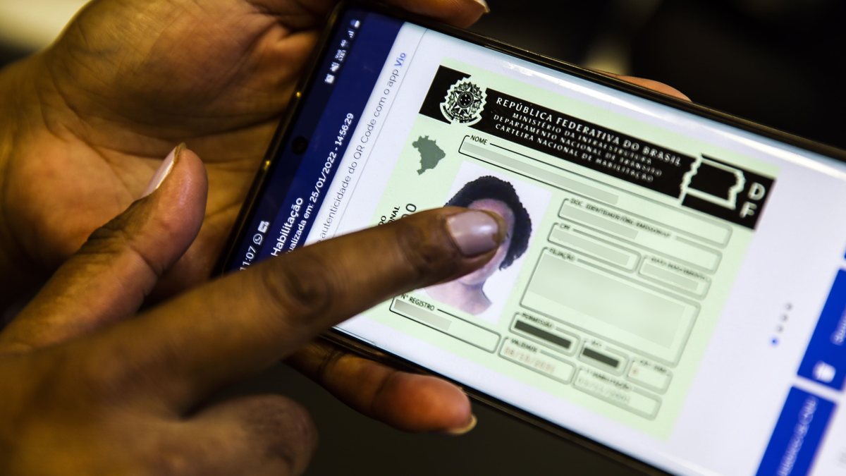 A CNH digital é uma isca comum dos golpes online - Marcello Casal Jr - Agência Brasil