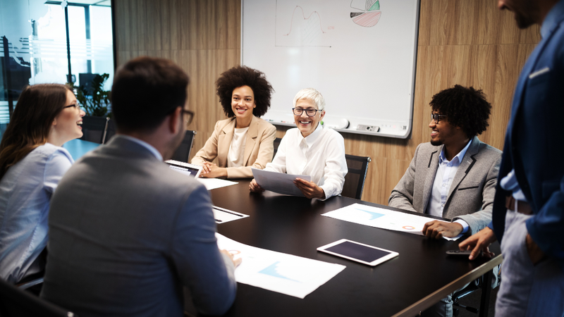O conflito de gerações ocorre quando diferentes maneiras de trabalhar - Foto: Envato Elements
