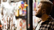 A avaliação dos responsáveis pela pesquisa é de que os consumidores esperam apoio emocional e responsabilidade social das marcas - Envato